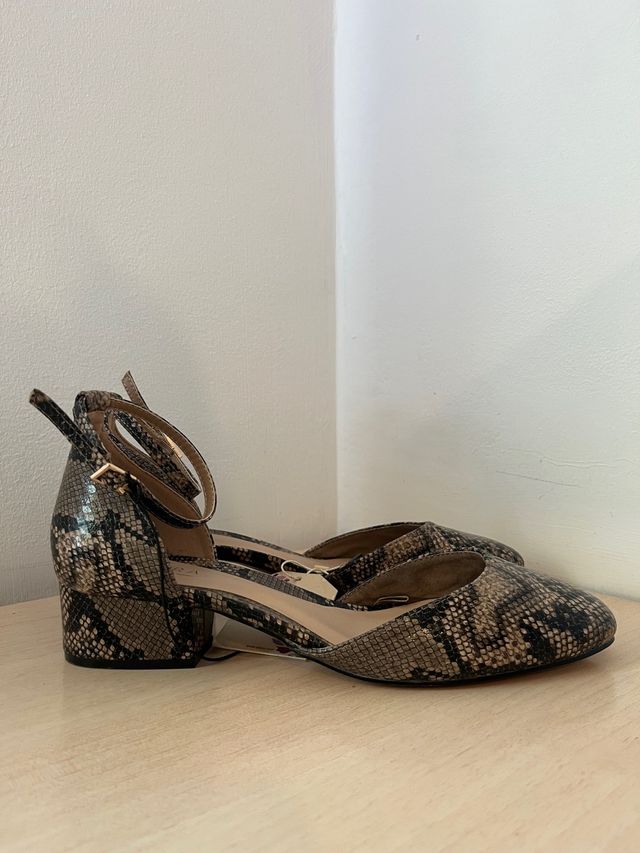 Zapatos tacón pequeño sfera.