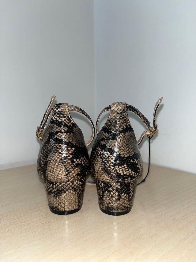 Zapatos tacón pequeño sfera.