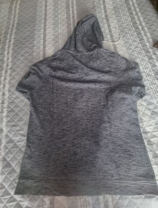 Sudadera azul con gorro