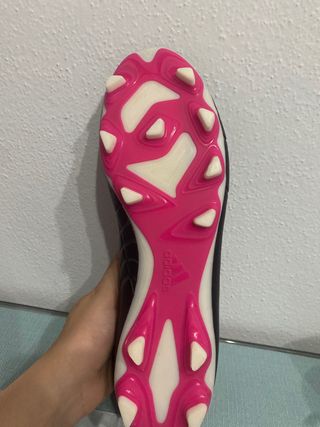 Botas de tacos, campo de futbol