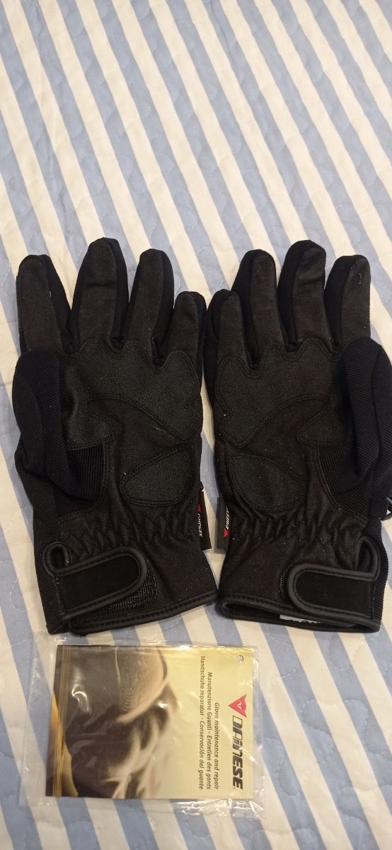guantes dainese talla S, aunque a mí me caben