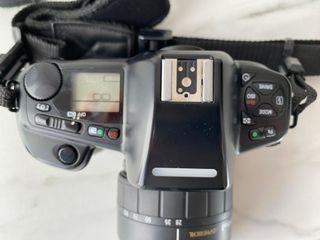 Cámara Nikon F90X + 2 obj Sigma 28-105mm y 70-300m