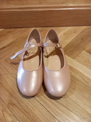 Zapatos y manoletinas niña sin estrenar. Talla 33 
