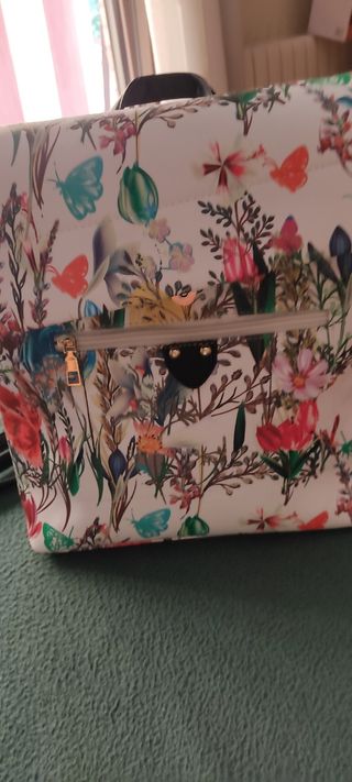 Mochila mariposas y flores