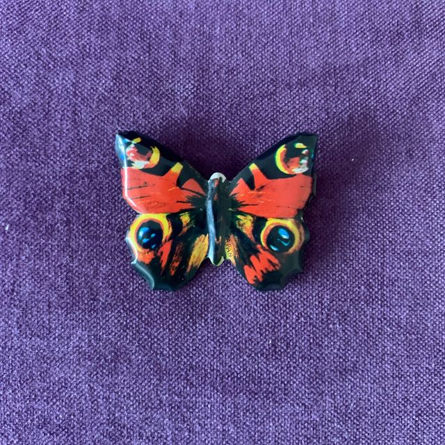Imperdible broche mariposa