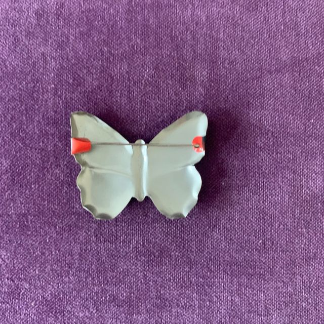 Imperdible broche mariposa
