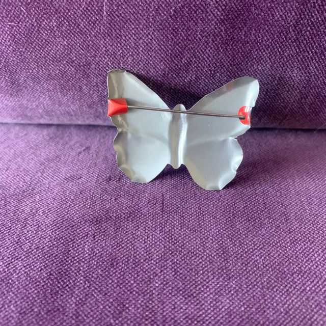 Imperdible broche mariposa