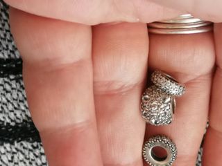 3 charms pandora 