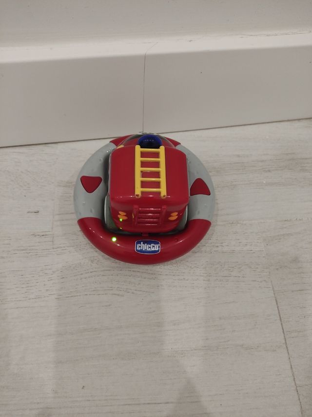 coche teledirigido Chicco con sonido