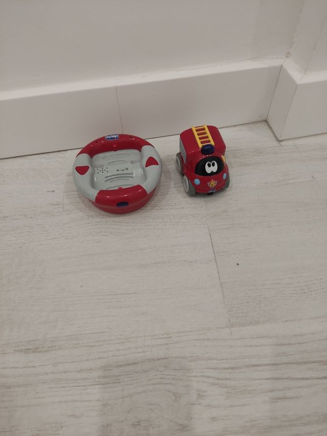 coche teledirigido Chicco con sonido