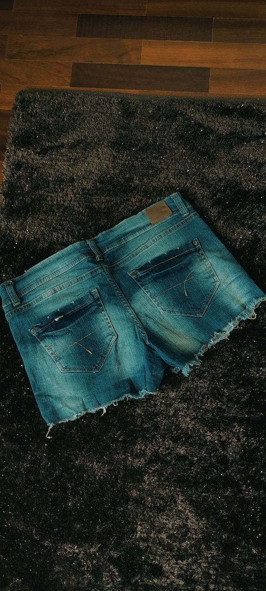 Short vaquero. Pantalón corto. Tejano. Denim
