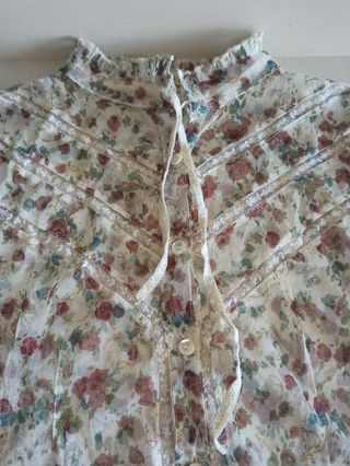 Blusa transparente flores