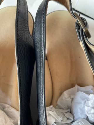 SANDALIAS DE CUERO/PIEL//ZAPATILLAS (Se regalan za
