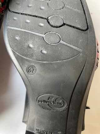 SANDALIAS DE CUERO/PIEL//ZAPATILLAS (Se regalan za