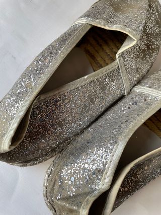 SANDALIAS DE CUERO/PIEL//ZAPATILLAS (Se regalan za