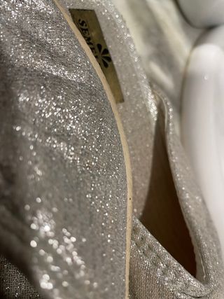 SANDALIAS DE CUERO/PIEL//ZAPATILLAS (Se regalan za