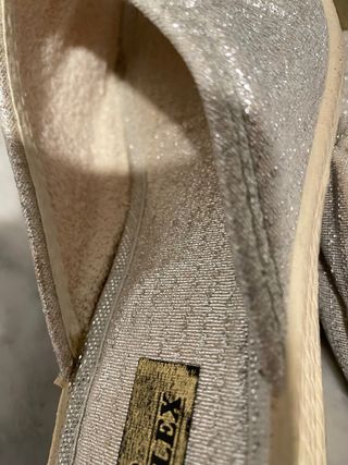 SANDALIAS DE CUERO/PIEL//ZAPATILLAS (Se regalan za