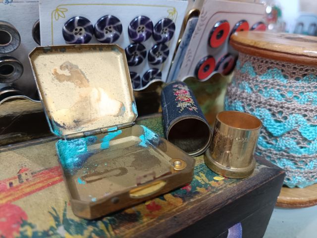 lote de labial y cajita antiguos