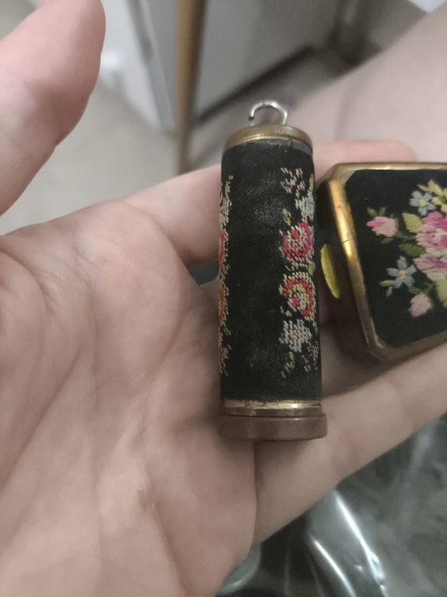 lote de labial y cajita antiguos