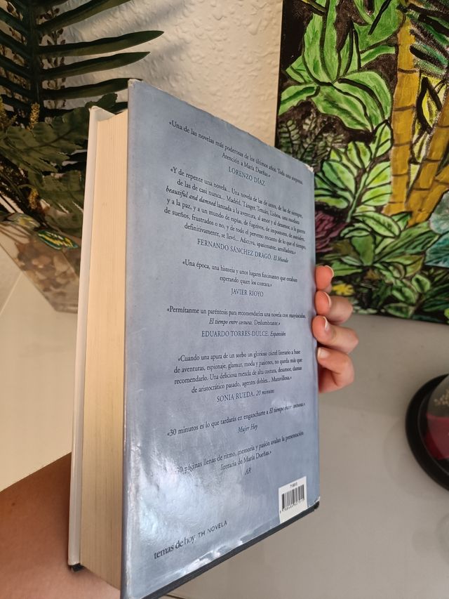 Libro "El tiempo entre costuras"