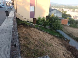 Terreno en venta en Sarria. Edificable.
