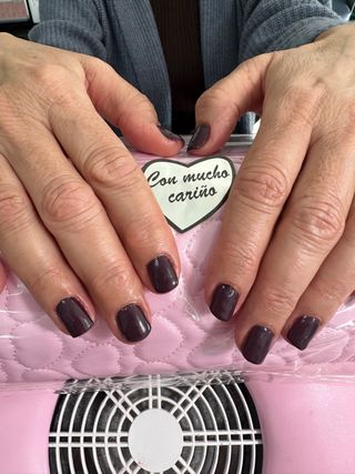 Sedia da parrucchiere e specchio da toletta