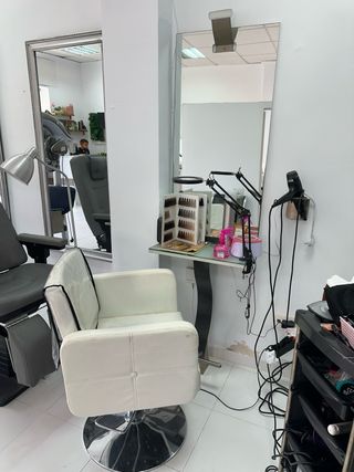 Peluquería Silla y tocador espejo vendo