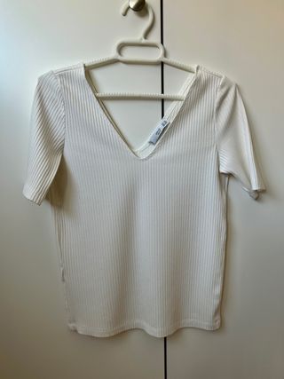 Camiseta color hueso de pico , talla XS de Mango