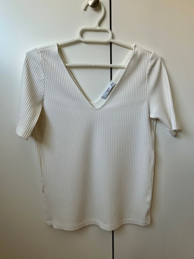 Camiseta color hueso de pico , talla XS de Mango