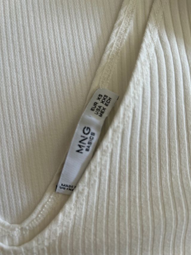 Camiseta color hueso de pico , talla XS de Mango