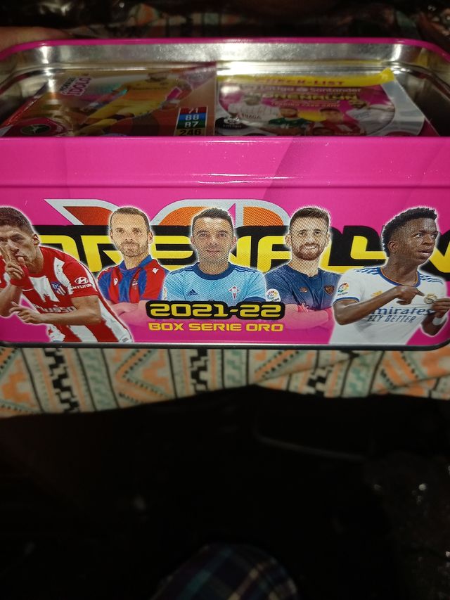 fútbol álbum. Liga 21-22 al 90% y  200 c.rep