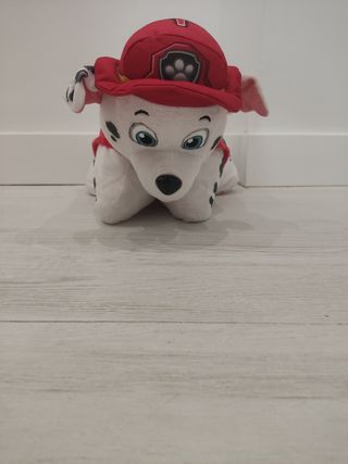 2 peluches, cojín patrulla canina