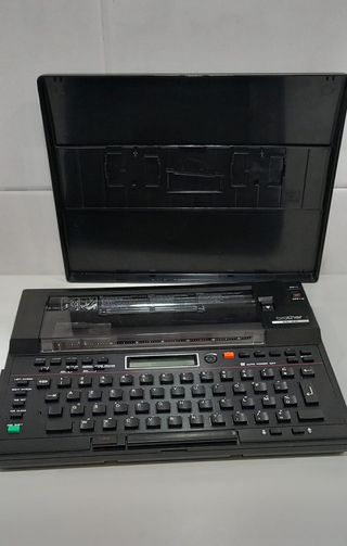 Máquina de escribir electrónica Brother EP22