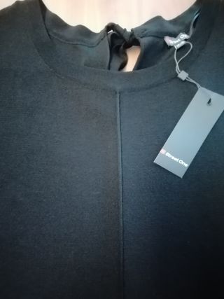 Vestido negro de punto elegante