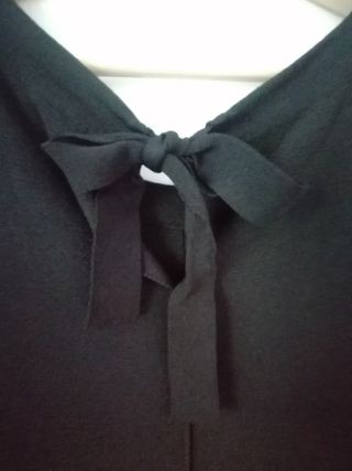 Vestido negro de punto elegante