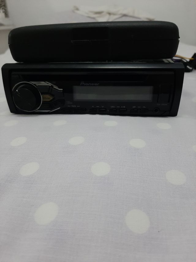 Radio coche Pionerr Mod DEH1800UB CD y puerto USB