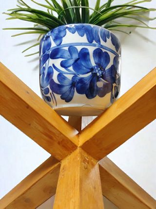 EGIL: Pedestal de madera para decoración macetero