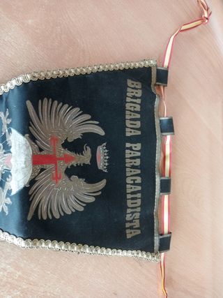 Antiguo banderín Brigada Paracaidista