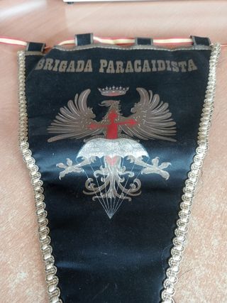 Antiguo banderín Brigada Paracaidista