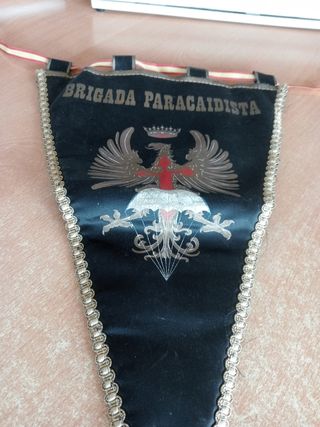 Antiguo banderín Brigada Paracaidista