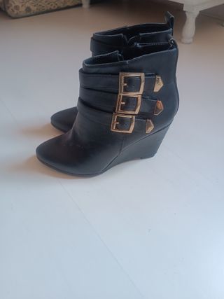 Cuñas cerradas/botines negros