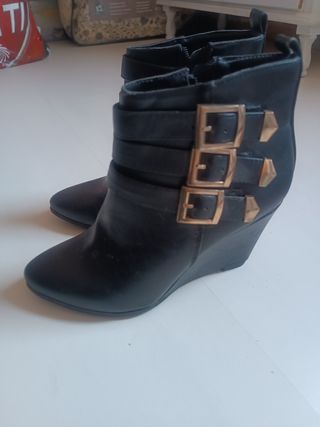 Cuñas cerradas/botines negros