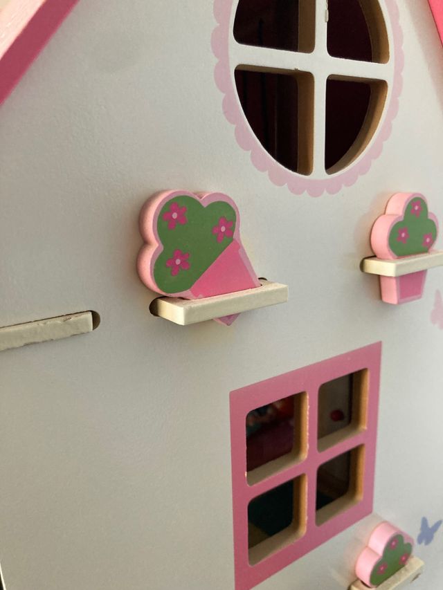 Casa de muñecas de madera