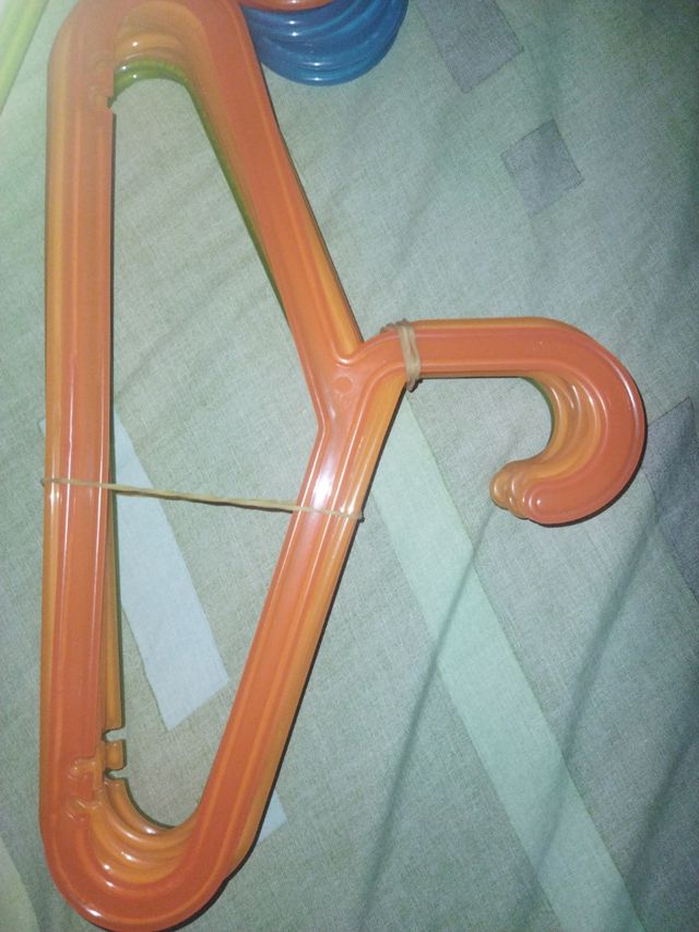 perchas para la ropa del bebé y los niños