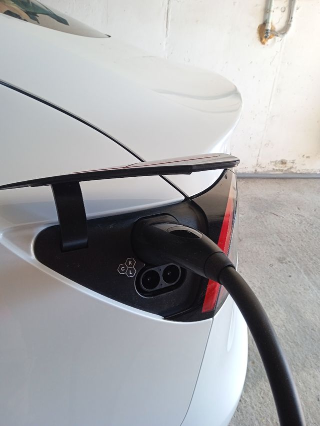 montaje de recarga vehículo eléctrico - Tesla