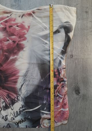 Camiseta de niña. talla S