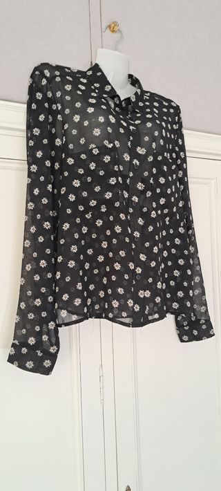 Camisa semitransparente Bershka talla M negra 