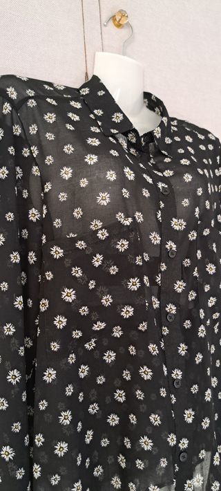 Camisa semitransparente Bershka talla M negra 