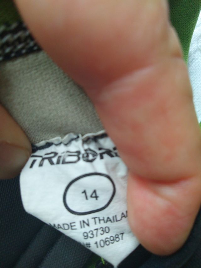 Neopreno corto y camisa manga corta y puntillas