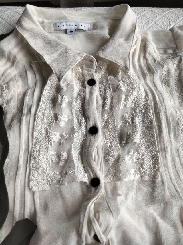Neopreno corto y camisa manga corta y puntillas
